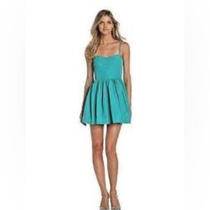 BCBG SHORT COCKTAIL PARTY FORMAL DRESS SWEETHEART NECKLINE PLEATED SKIRT SIZE 0